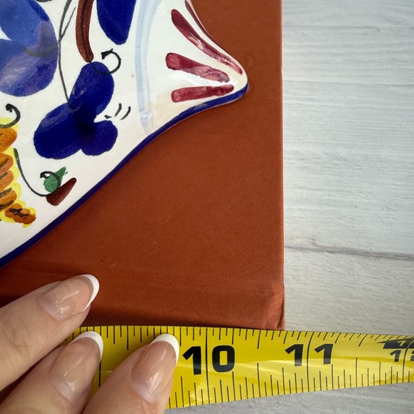 🇮🇹 Handmade Ceramic Wall Pocket Crafted by Sambuco Mario in Deruta, Italy - Picture 9 of 10